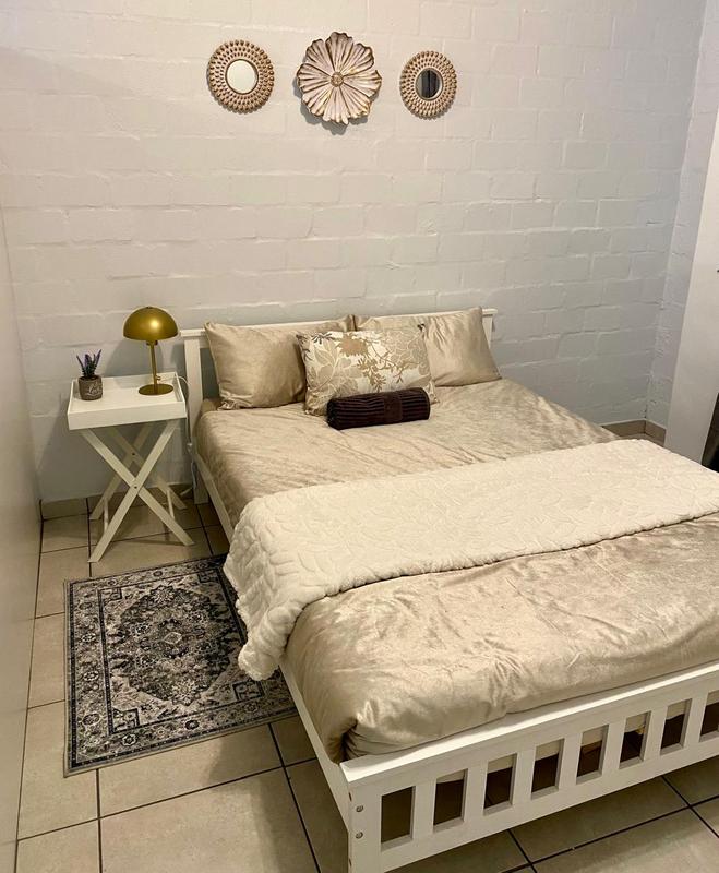 To Let 1 Bedroom Property for Rent in Wynberg Western Cape